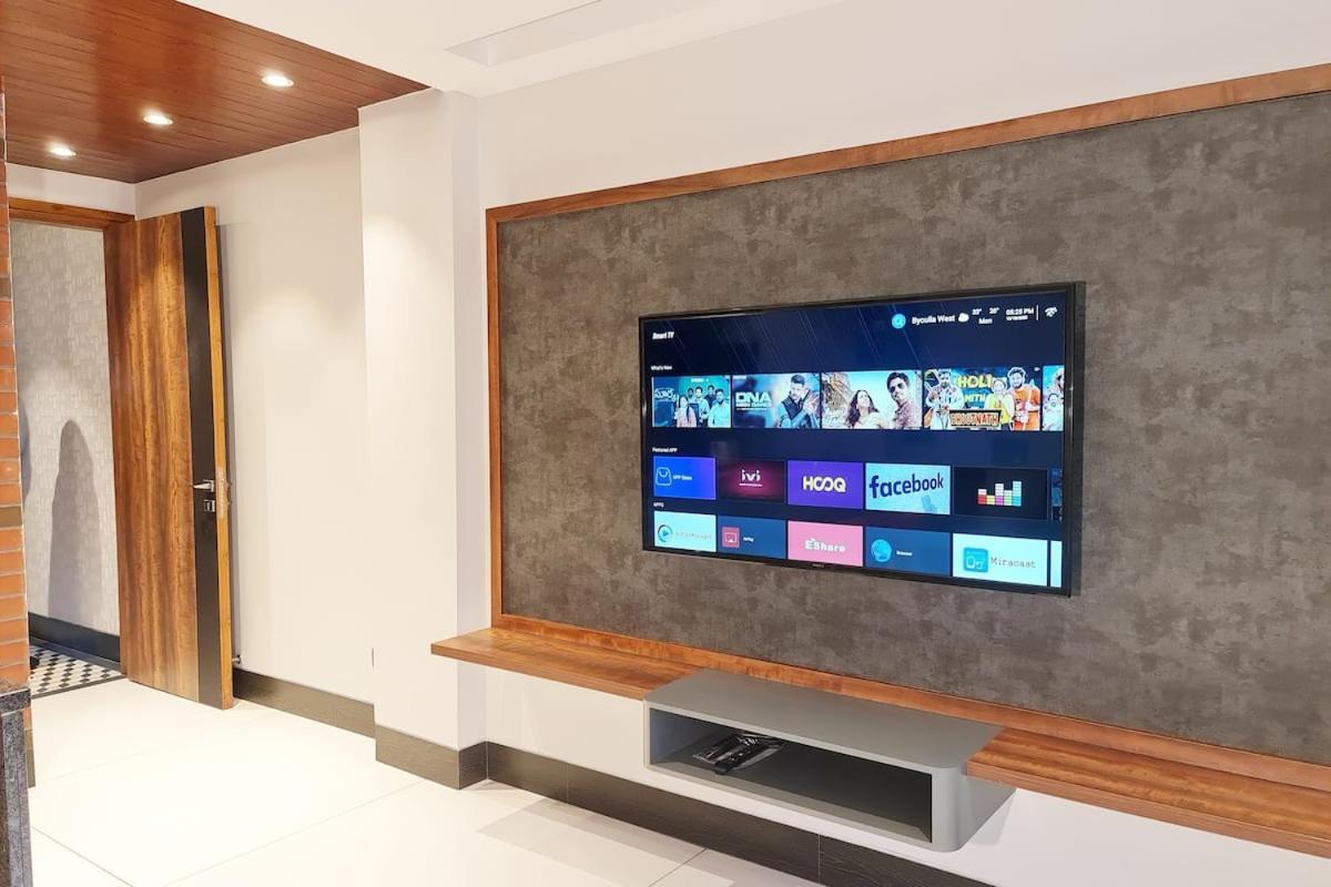 Apt# One-Four-Two - With Lift - High Speed Wifi - Smart Tv Nové Dillí Exteriér fotografie