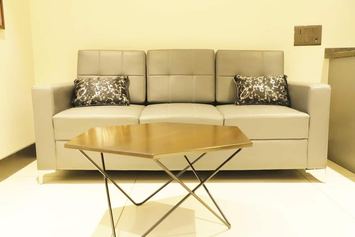 Apt# One-Four-Two - With Lift - High Speed Wifi - Smart Tv Nové Dillí Exteriér fotografie