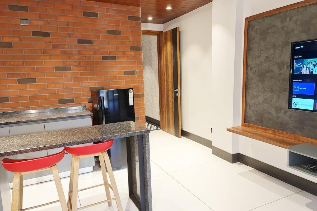 Apt# One-Four-Two - With Lift - High Speed Wifi - Smart Tv Nové Dillí Exteriér fotografie