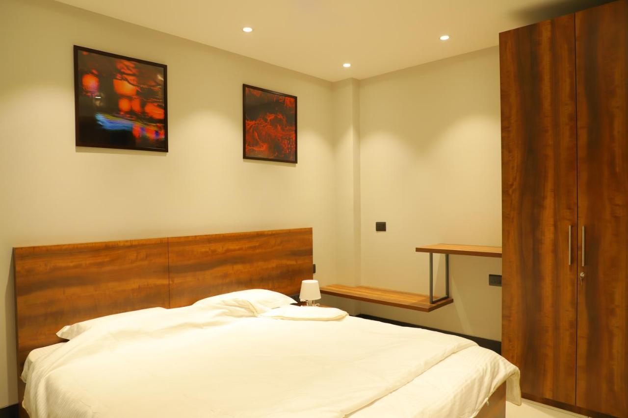 Apt# One-Four-Two - With Lift - High Speed Wifi - Smart Tv Nové Dillí Exteriér fotografie