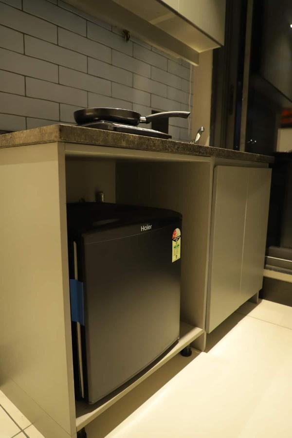 Apt# One-Four-Two - With Lift - High Speed Wifi - Smart Tv Nové Dillí Exteriér fotografie